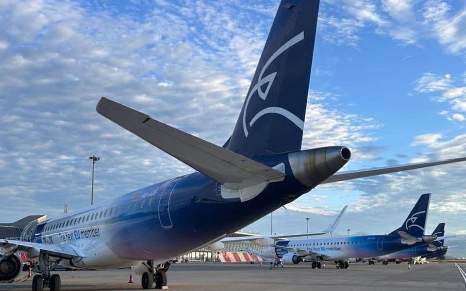 air montenegro, embraer