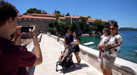 Ulaz na Sveti Stefan ponovo moguć: Dvije ture dnevno, karta 25 eura